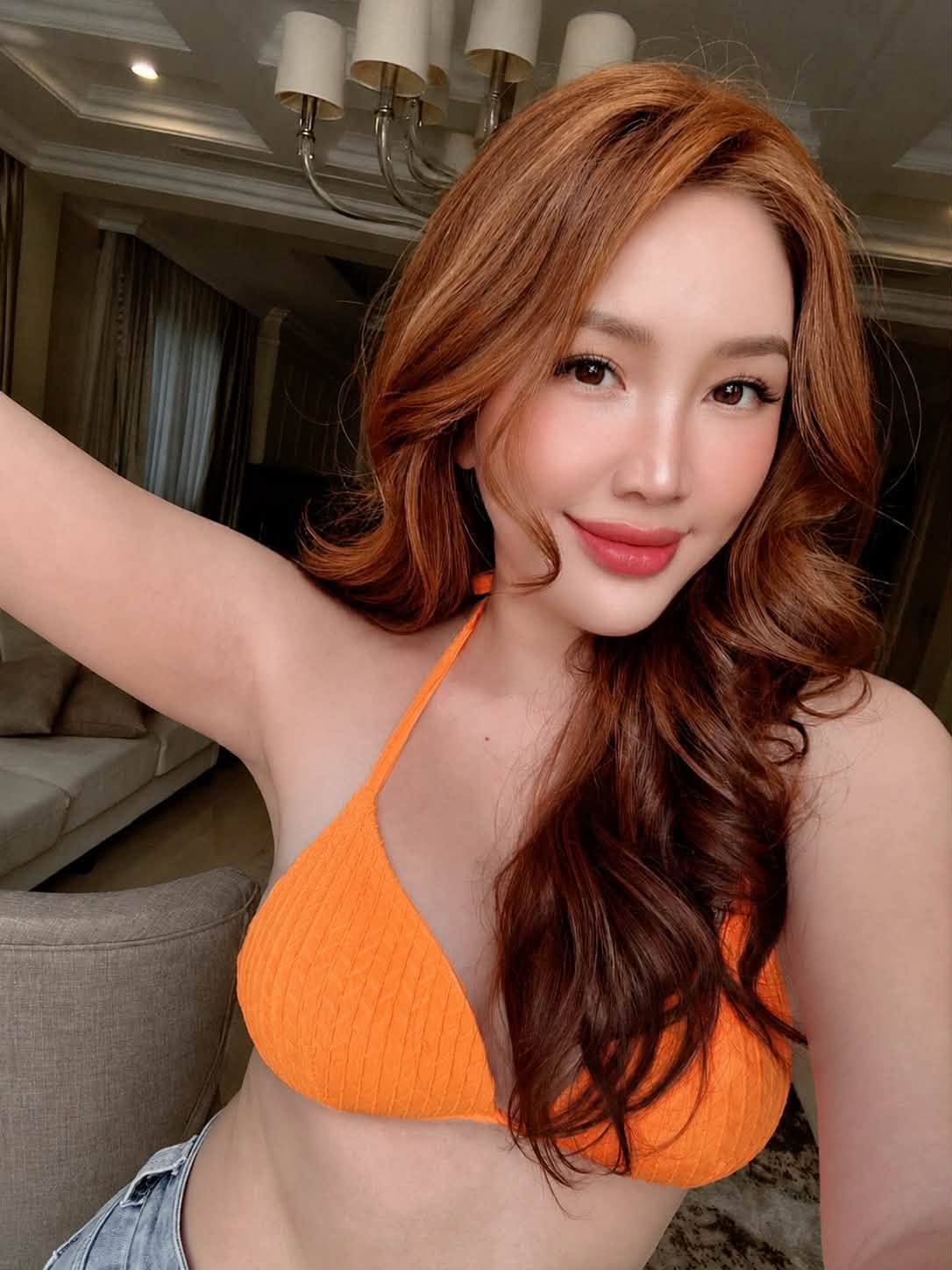 Bảo Thy 'C&ocirc;ng ch&uacute;a bong b&oacute;ng' U40 xinh trẻ bất ngờ, vi&ecirc;n m&atilde;n b&ecirc;n chồng con - Ảnh 3.