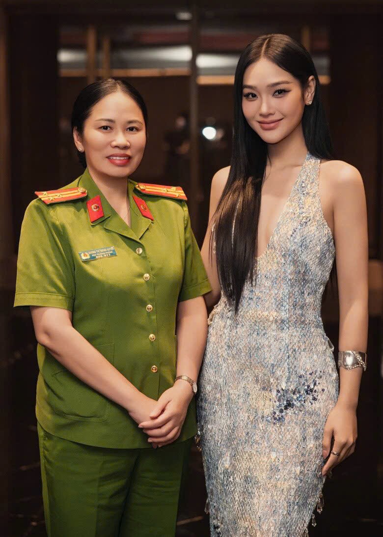 C&ugrave; Thị Tr&agrave; g&acirc;y tranh c&atilde;i trong phim 'Lửa trắng': C&oacute; chuyện trinh s&aacute;t v&agrave;o vai y&ecirc;u tội phạm để lấy tin kh&ocirc;ng? - Ảnh 6.
