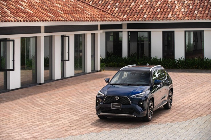 Gi&aacute; lăn b&aacute;nh Toyota Yaris Cross giảm mạnh , cạnh tranh Mitsubishi Xforce năm 2026 - Ảnh 2.
