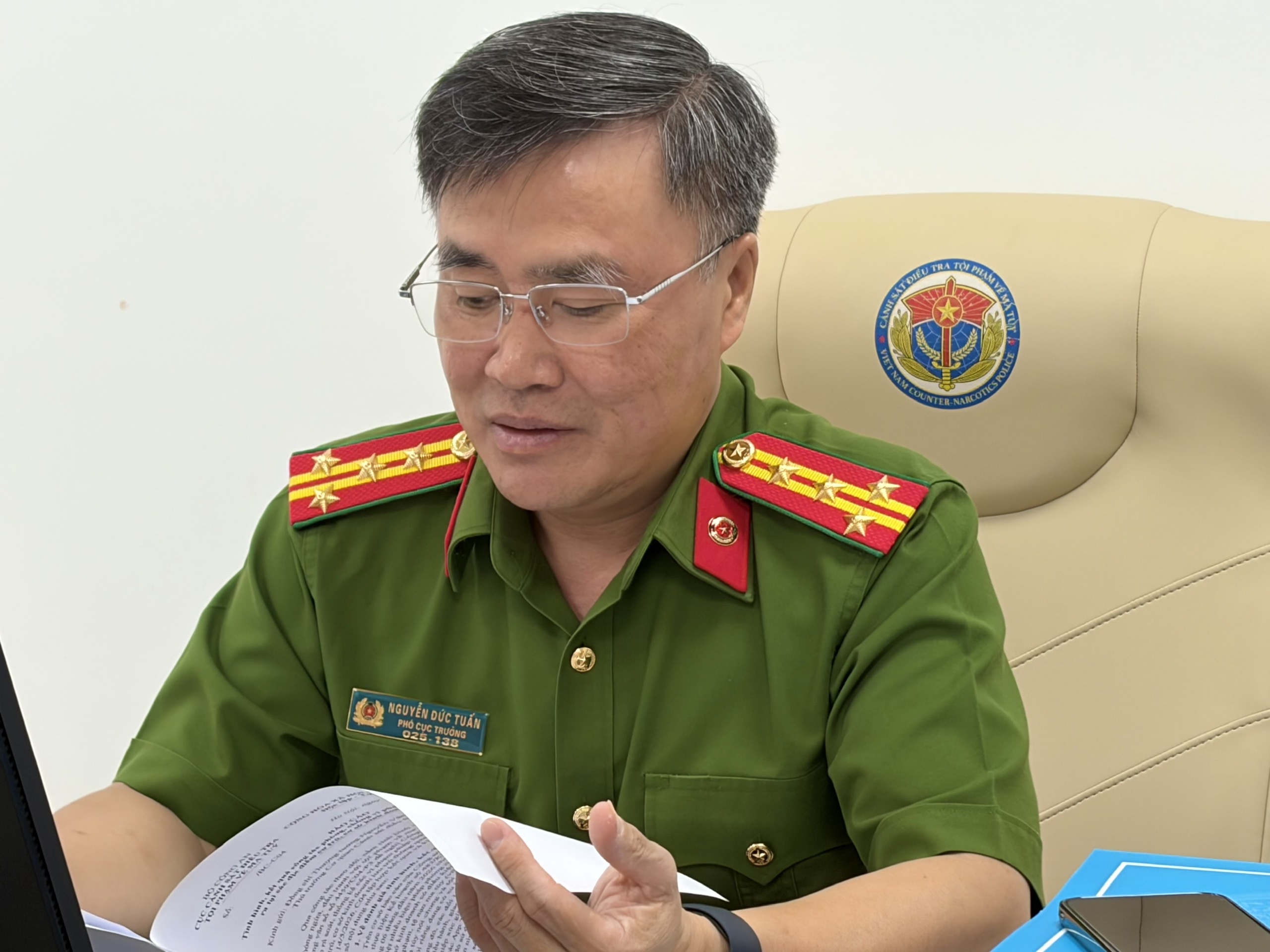 việt hoa bị ch&ecirc; khi v&agrave;o vai c&ocirc;ng an trong Lửa trắng - Ảnh 3.