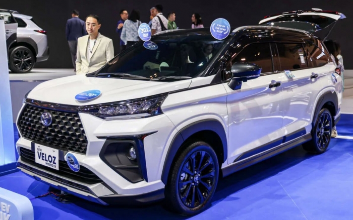 Gi&aacute; cả thị trường xe MPV 7 chỗ 2026: Toyota Veloz Hybrid Cạnh tranh Mitsubishi Xpander - Ảnh 4.