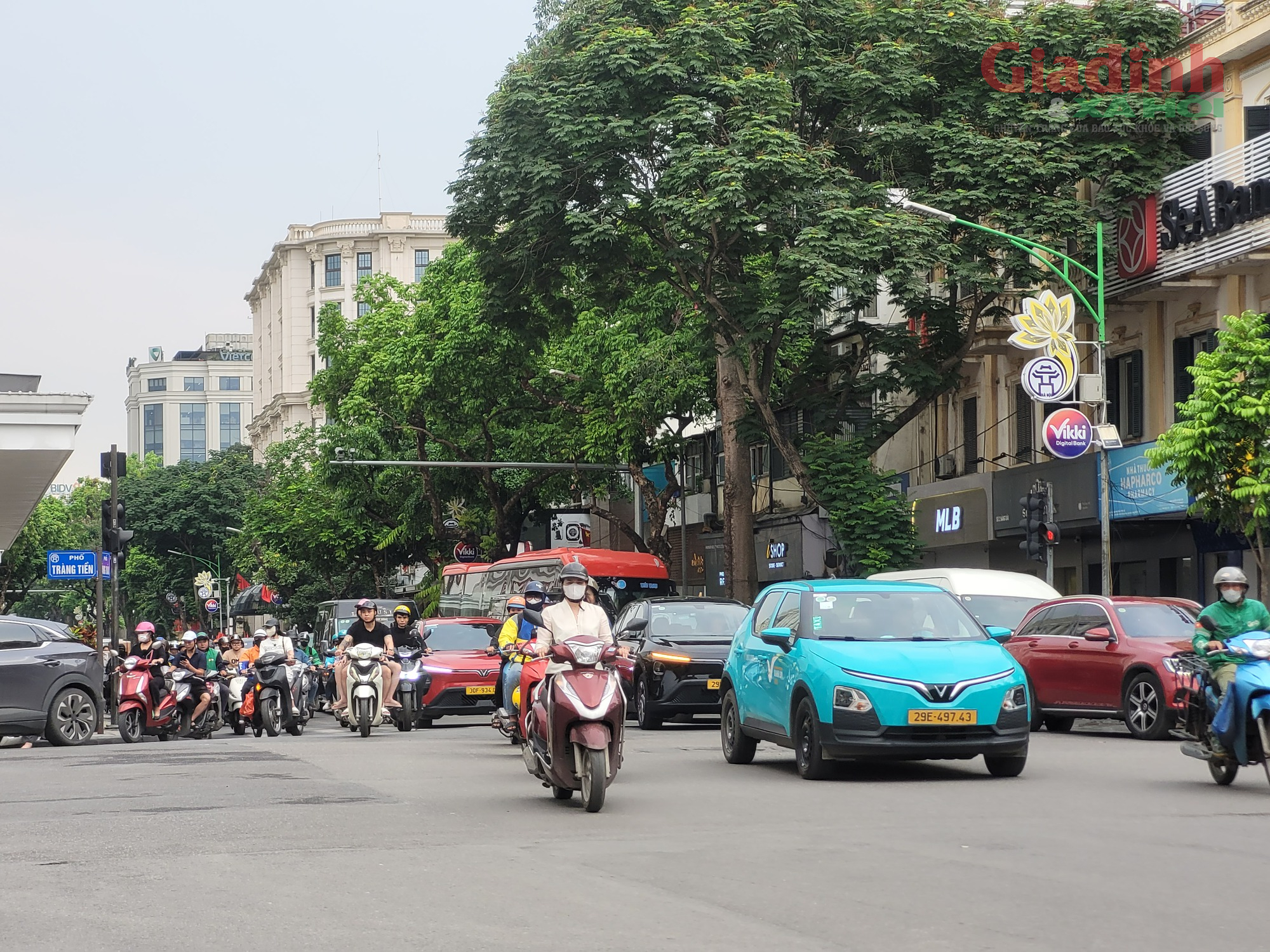 H&agrave; Nội bắt đầu triển khai ch&iacute;nh s&aacute;ch hỗ trợ chuyển đổi phương tiện xanh, miễn v&eacute; xe bu&yacute;t trong V&agrave;nh đai 1 - Ảnh 1.
