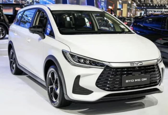 Gi&aacute; cả thị trường xe MPV 7 chỗ 2026: BYD M6 DM Cạnh tranh Mitsubishi Xpander - Ảnh 2.