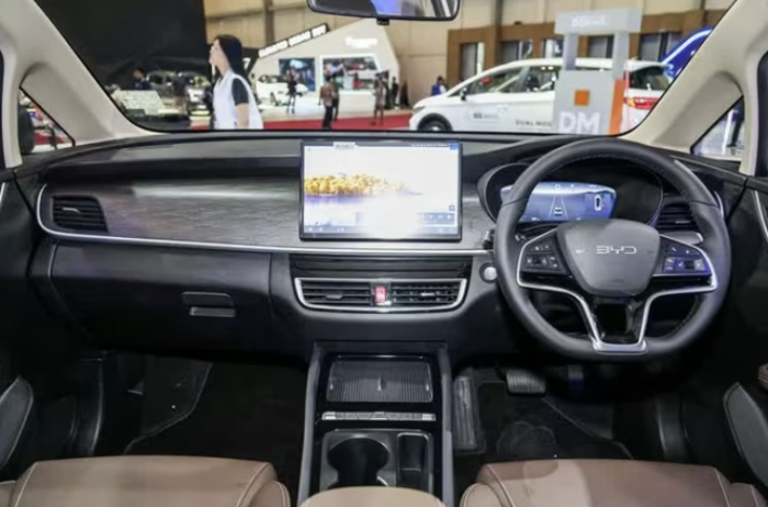 Gi&aacute; cả thị trường xe MPV 7 chỗ 2026: BYD M6 DM Cạnh tranh Mitsubishi Xpander - Ảnh 4.