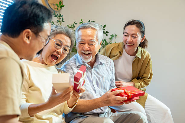 Người trên 70 tuổi nên dừng 5 việc này để tuổi già an yên hơn - Ảnh 1.