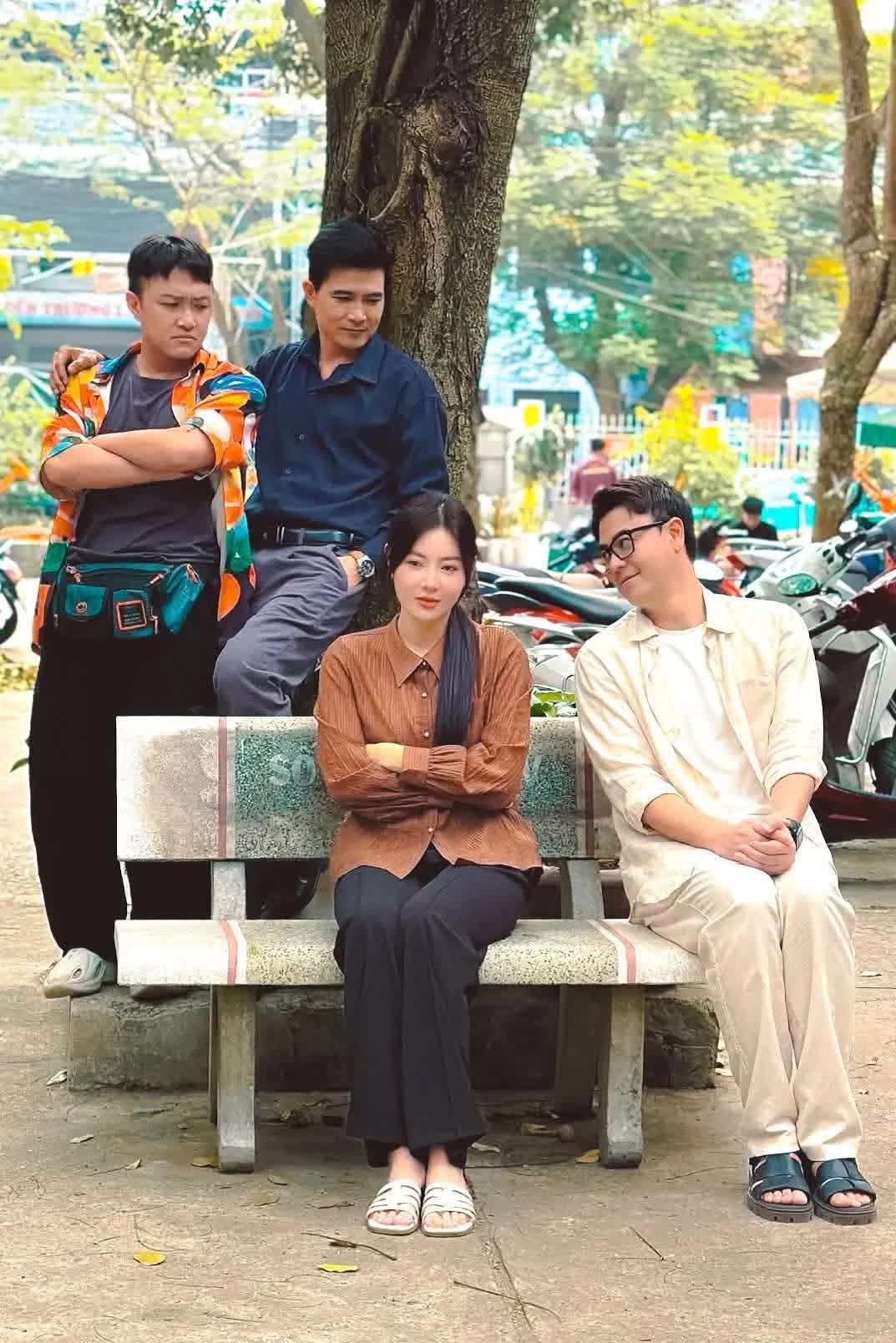 Loạt ảnh g&acirc;y thương nhớ ở hậu trường Dưới &ocirc; cửa s&aacute;ng đ&egrave;n - Ảnh 15.
