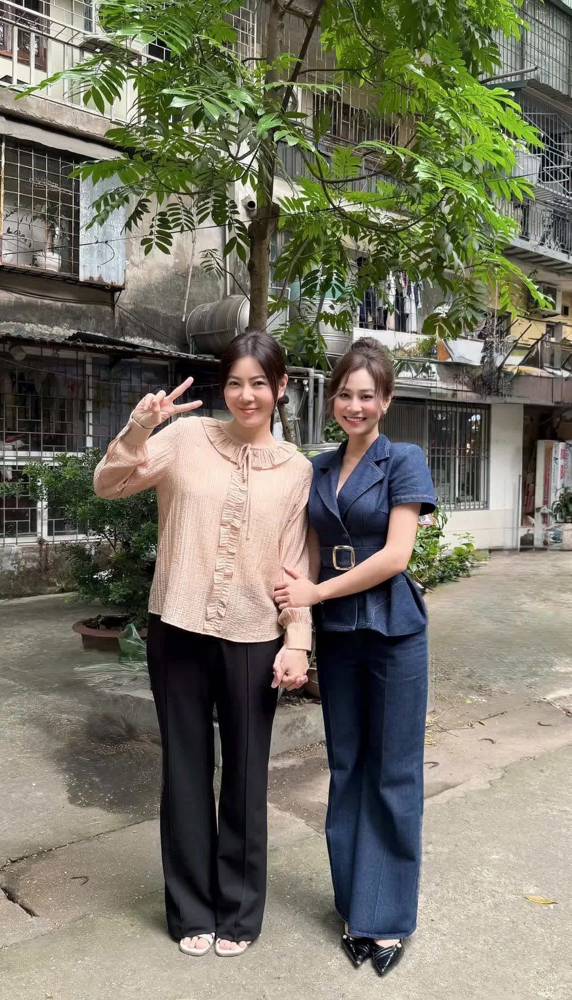 Loạt ảnh g&acirc;y thương nhớ ở hậu trường Dưới &ocirc; cửa s&aacute;ng đ&egrave;n - Ảnh 12.