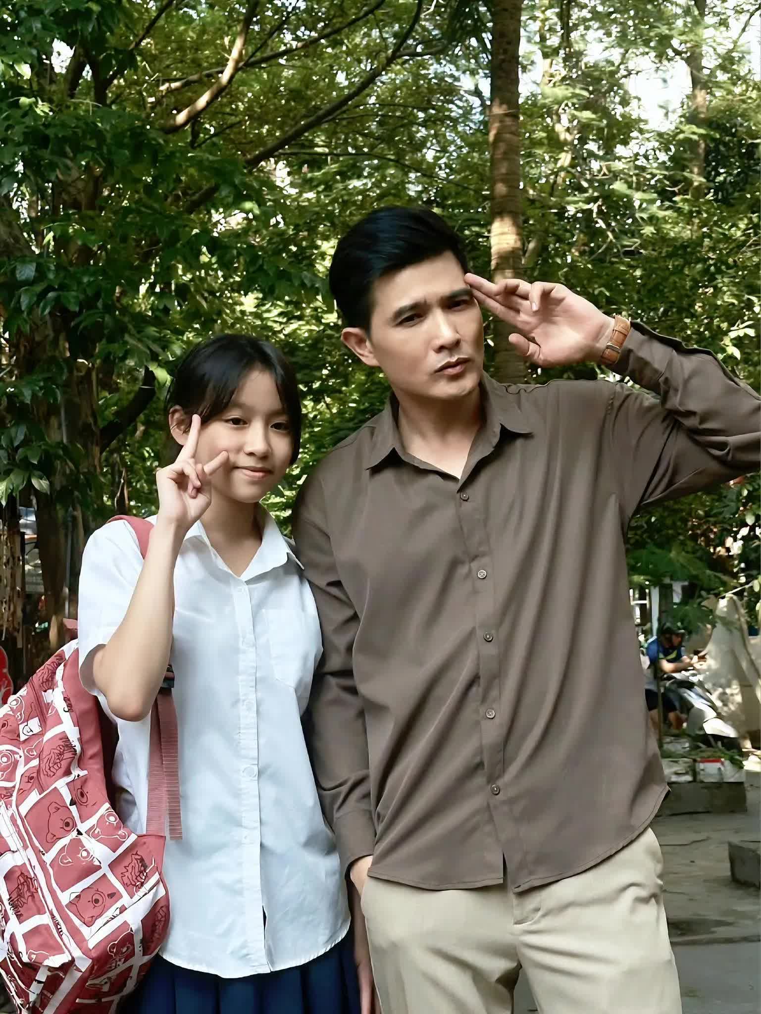 Loạt ảnh g&acirc;y thương nhớ ở hậu trường Dưới &ocirc; cửa s&aacute;ng đ&egrave;n - Ảnh 11.