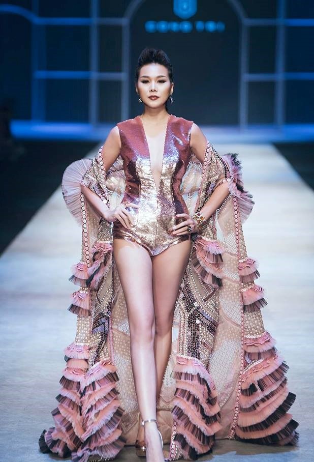Si&ecirc;u mẫu Thanh Hằng tuổi U50 sống vi&ecirc;n m&atilde;n b&ecirc;n chồng nhạc trưởng, kh&aacute;n giả vẫn mong ng&oacute;ng một điều - Ảnh 1.