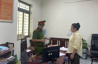 Ch&aacute;y xưởng sơn, c&ocirc;ng an ph&aacute;t hiện người cho thu&ecirc; trốn thuế - Ảnh 2.