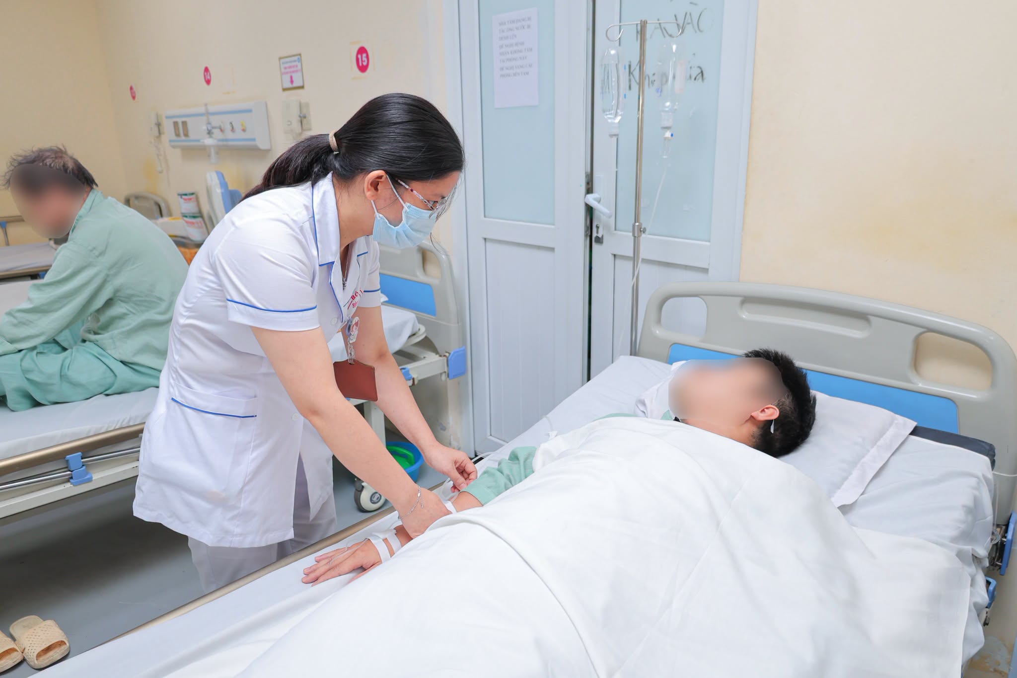 Nam thanh niên 31 tuổi nhập viện sau nhiều ngày tập gym: Bác sĩ cảnh báo hội chứng tiêu cơ vân nguy hiểm - Ảnh 1.