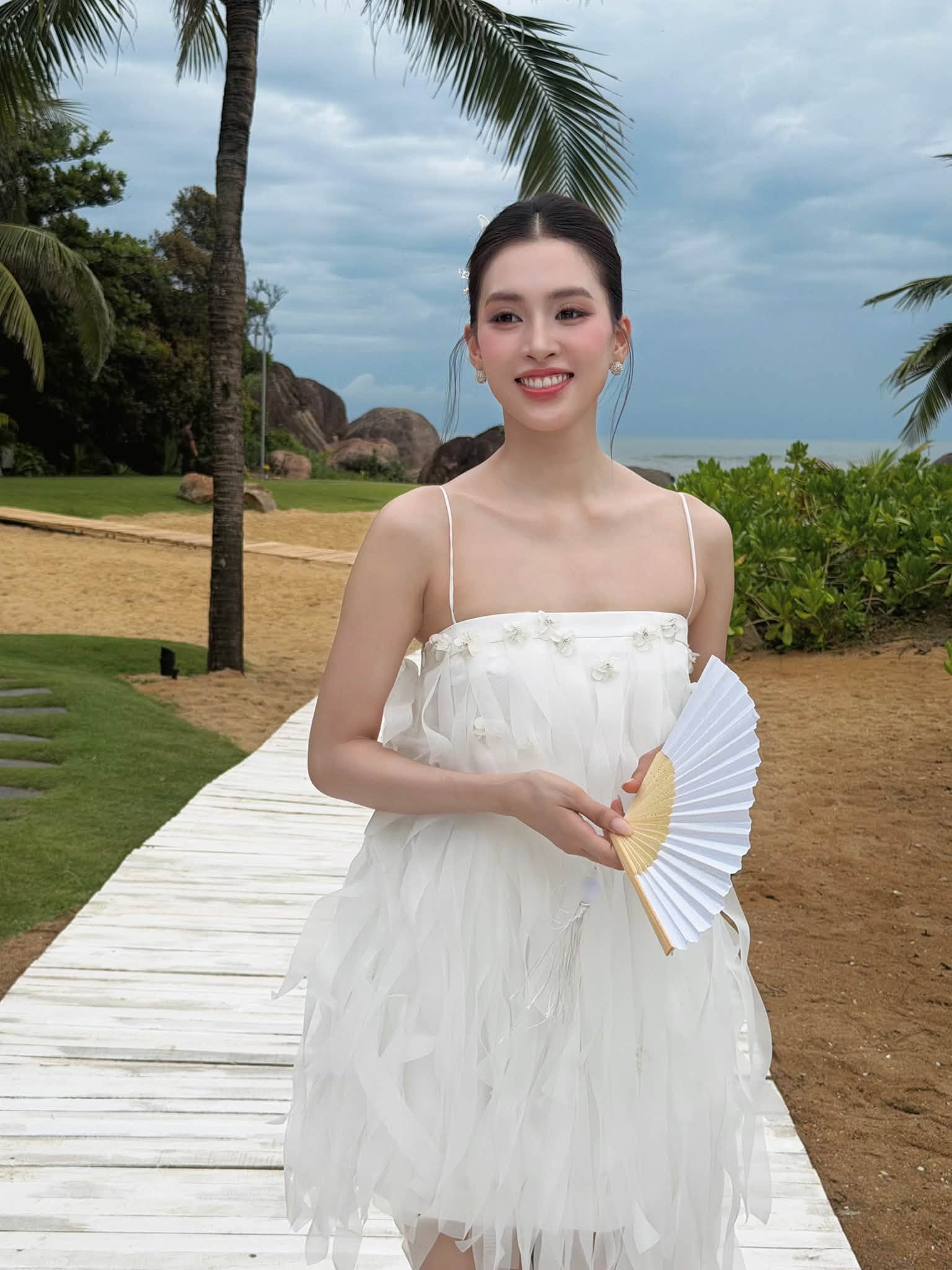 Phương Trinh Jolie khoe sắc vóc ' cực phẩm ' trong bikini , Hương Giang hóa ' nàng thơ ' - Ảnh 6.