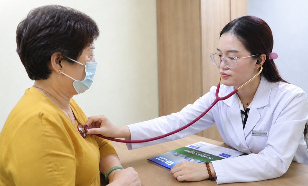 Khám thiếu máu, người phụ nữ 52 tuổi phát hiện ung thư dạ dày đã di căn xương - Ảnh 1.