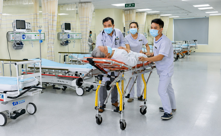 Đau đầu một tuần không khỏi, người phụ nữ 73 tuổi nhập viện phát hiện đột quỵ do vỡ túi phình mạch não - Ảnh 1.