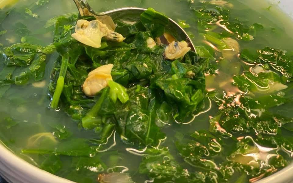 Loại rau giàu chất xơ vừa ép nước vừa làm được nhiều món ngon giúp hỗ trợ giảm mỡ máu, tốt cho người tuổi trung niên - Ảnh 1.