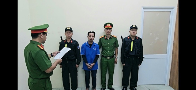Lời khai của nghi phạm giết vợ, bỏ thi thể vào bao tải thả xuống sông ở TPHCM - Ảnh 1.