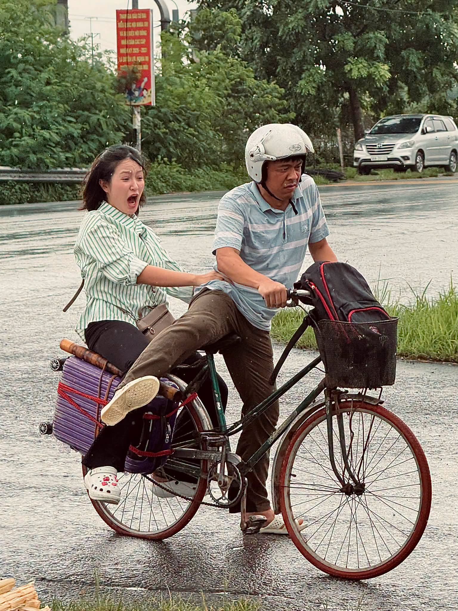 Tin sao 8/7: Phương Trinh Jolie diện bikini gợi cảm, Hương Giang h&oacute;a 'n&agrave;ng thơ' dịu d&agrave;ng - Ảnh 9.