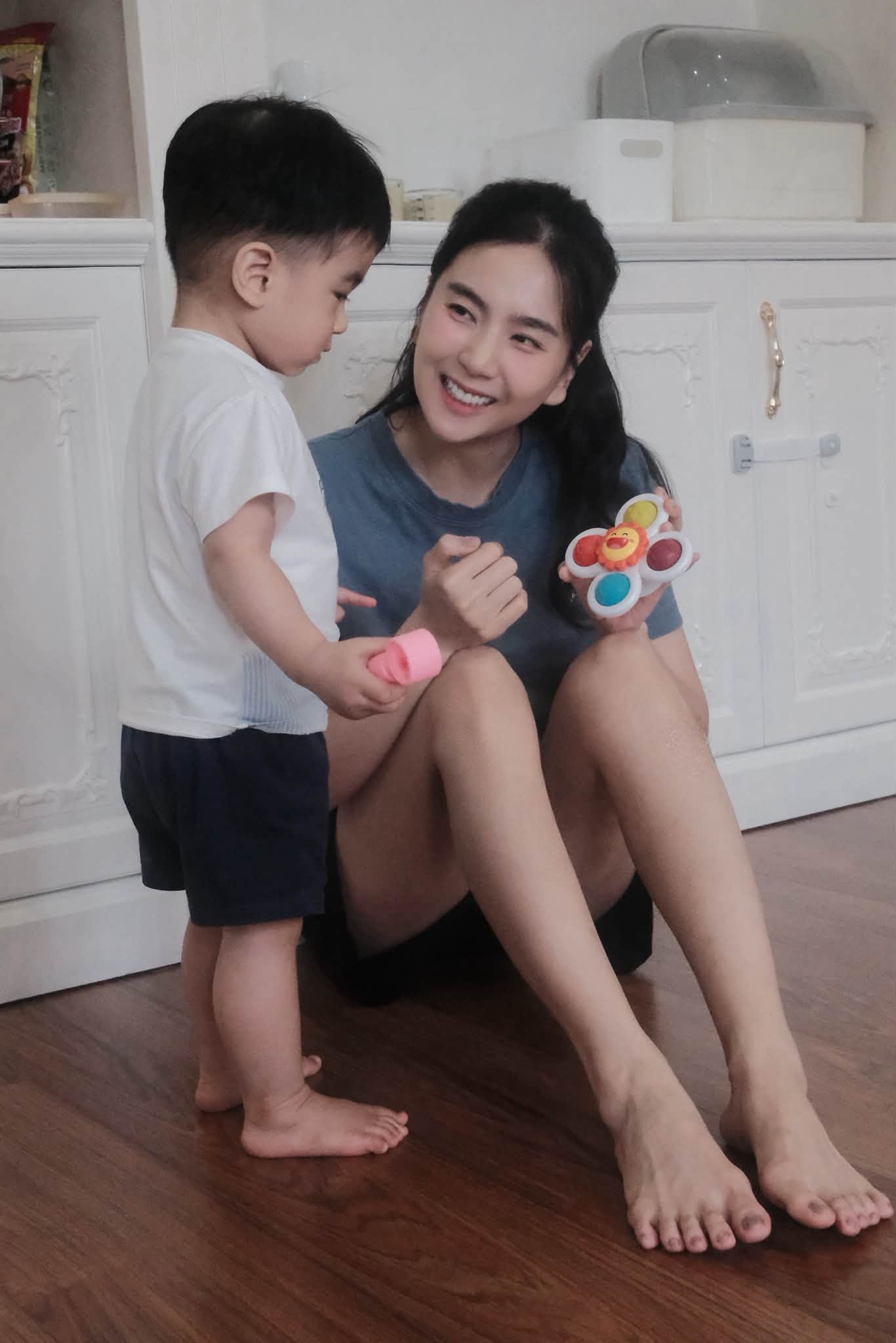 Con trai MC Mai Ngọc 14 th&aacute;ng tuổi: Biểu cảm l&eacute;m lỉnh khiến fan ' tan chảy ' - Ảnh 11.