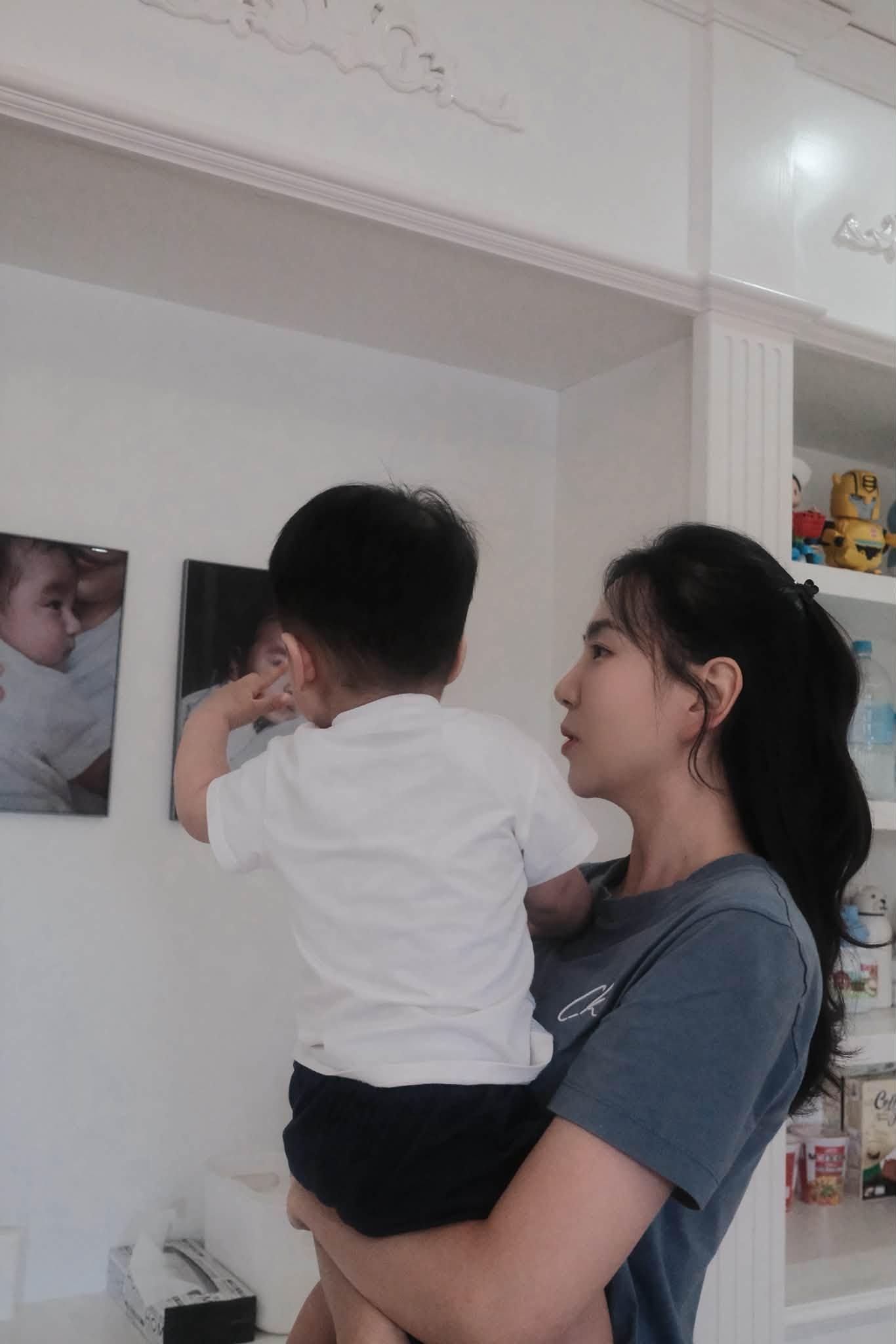Con trai MC Mai Ngọc 14 th&aacute;ng tuổi: Biểu cảm l&eacute;m lỉnh khiến fan ' tan chảy ' - Ảnh 9.