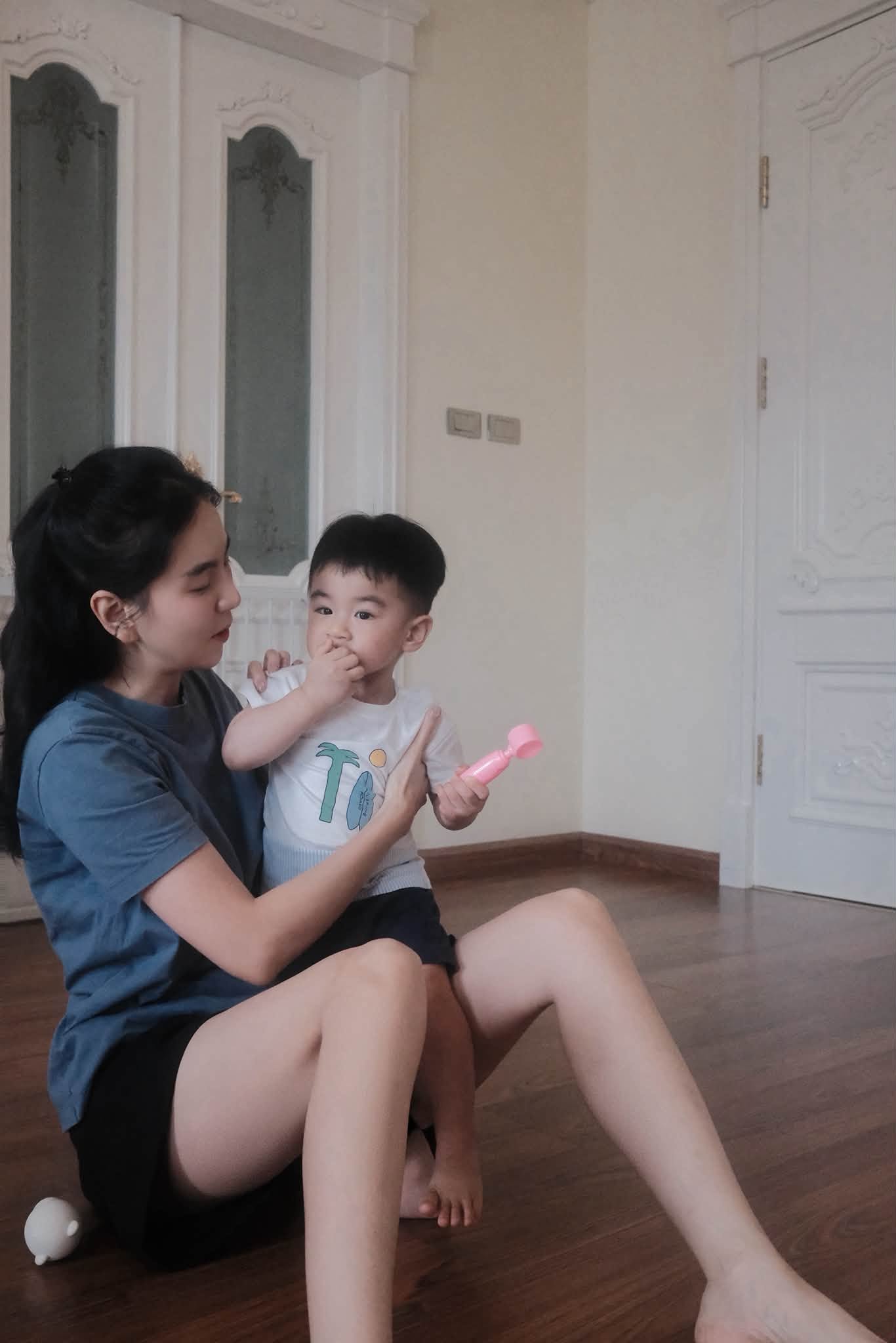 Con trai MC Mai Ngọc 14 th&aacute;ng tuổi: Biểu cảm l&eacute;m lỉnh khiến fan ' tan chảy ' - Ảnh 10.