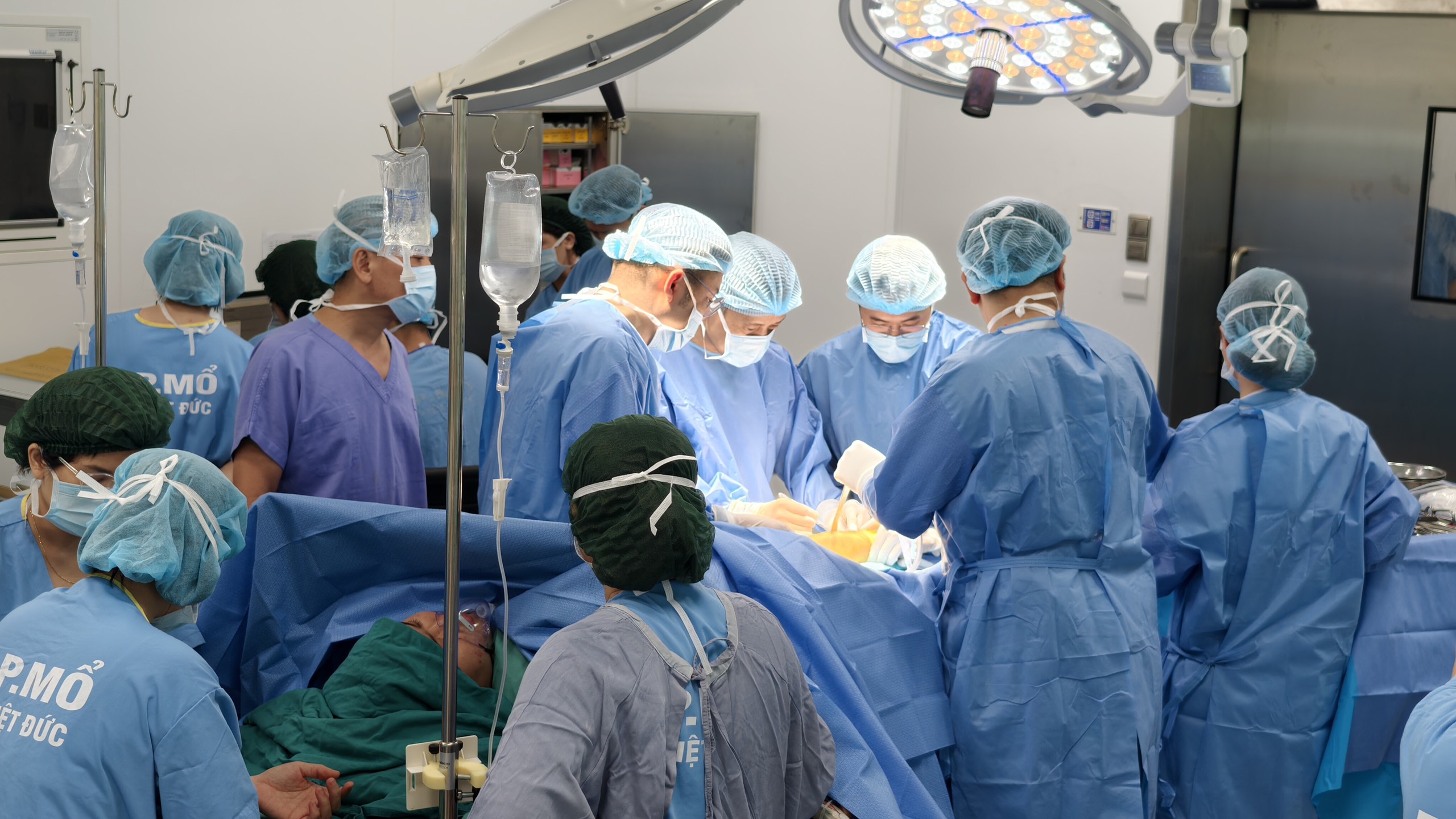 Khai trương Bệnh viện Hữu nghị Việt Đức cơ sở Ninh Bình: Đưa kỹ thuật cao đến gần người dân - Ảnh 2.