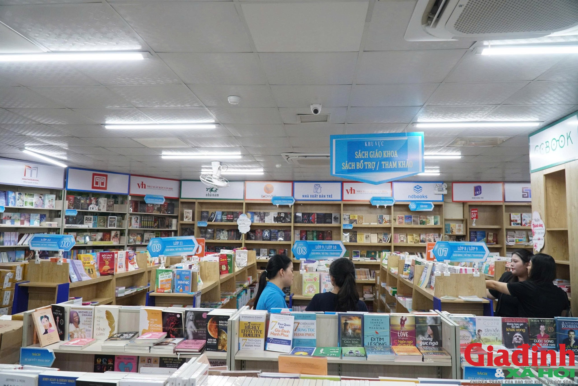 Hơn 200.000 học sinh Nghệ An được mượn s&aacute;ch gi&aacute;o khoa miễn ph&iacute;, dự kiến từ năm học tới - Ảnh 1.