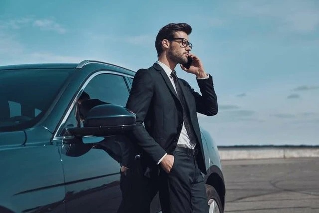Đ&agrave;n &ocirc;ng gi&agrave;u thật hiếm khi khoe của, họ thường bộc lộ qua 3 chi tiết - Ảnh 1.