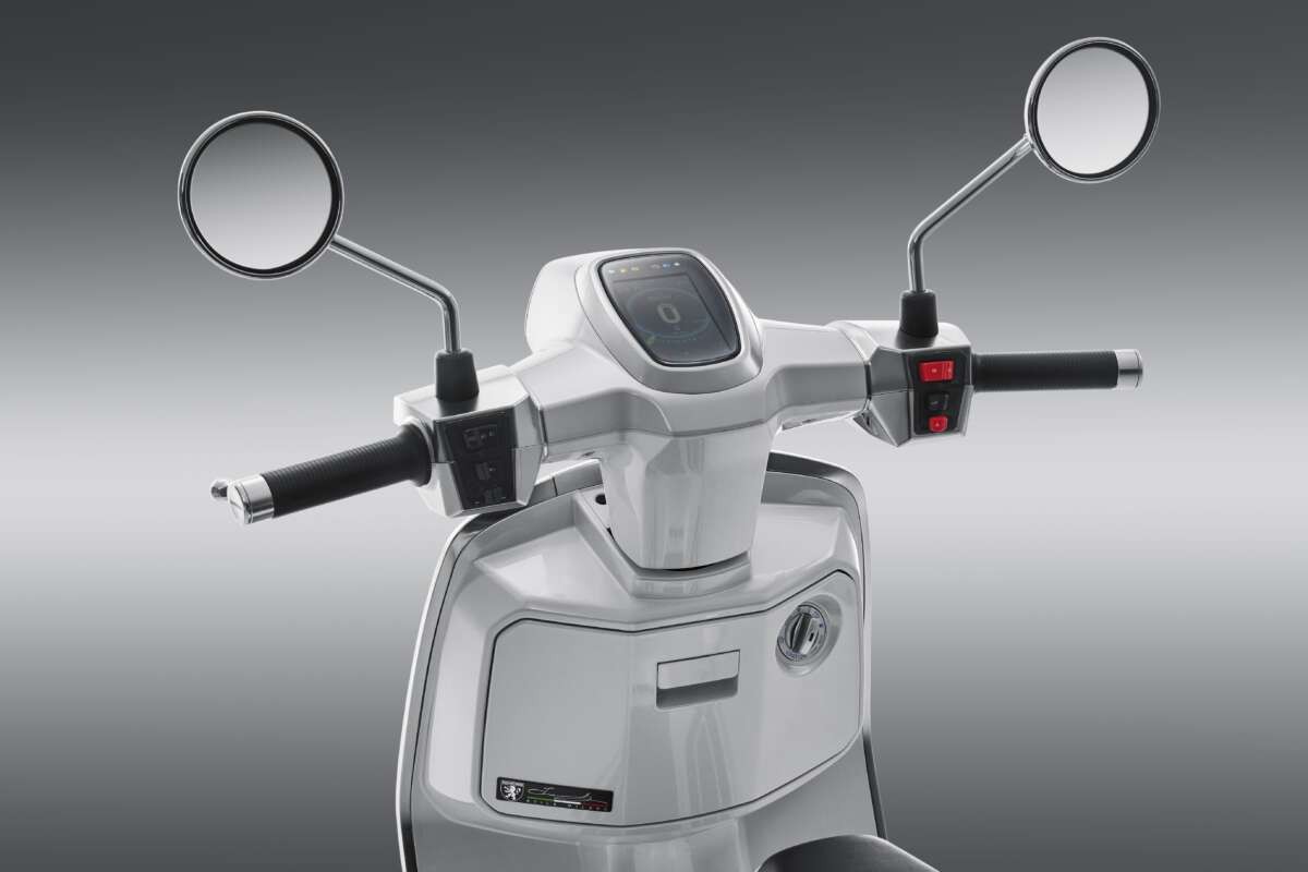 Xe ga 174cc thiết kế sang trọng, c&oacute; ABS 2 k&ecirc;nh như Honda SH, gi&aacute; 115 triệu đồng c&oacute; xứng tầm? - Ảnh 6.