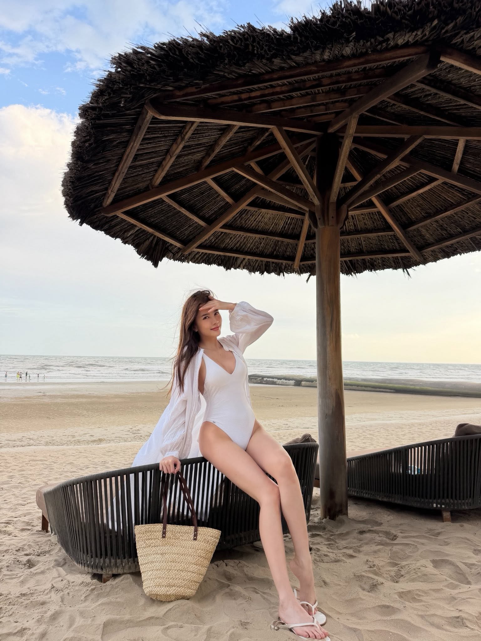 Thiều Bảo Trâm khoe body quyến rũ trong bikini mùa hè năm 2026 - Ảnh 7.