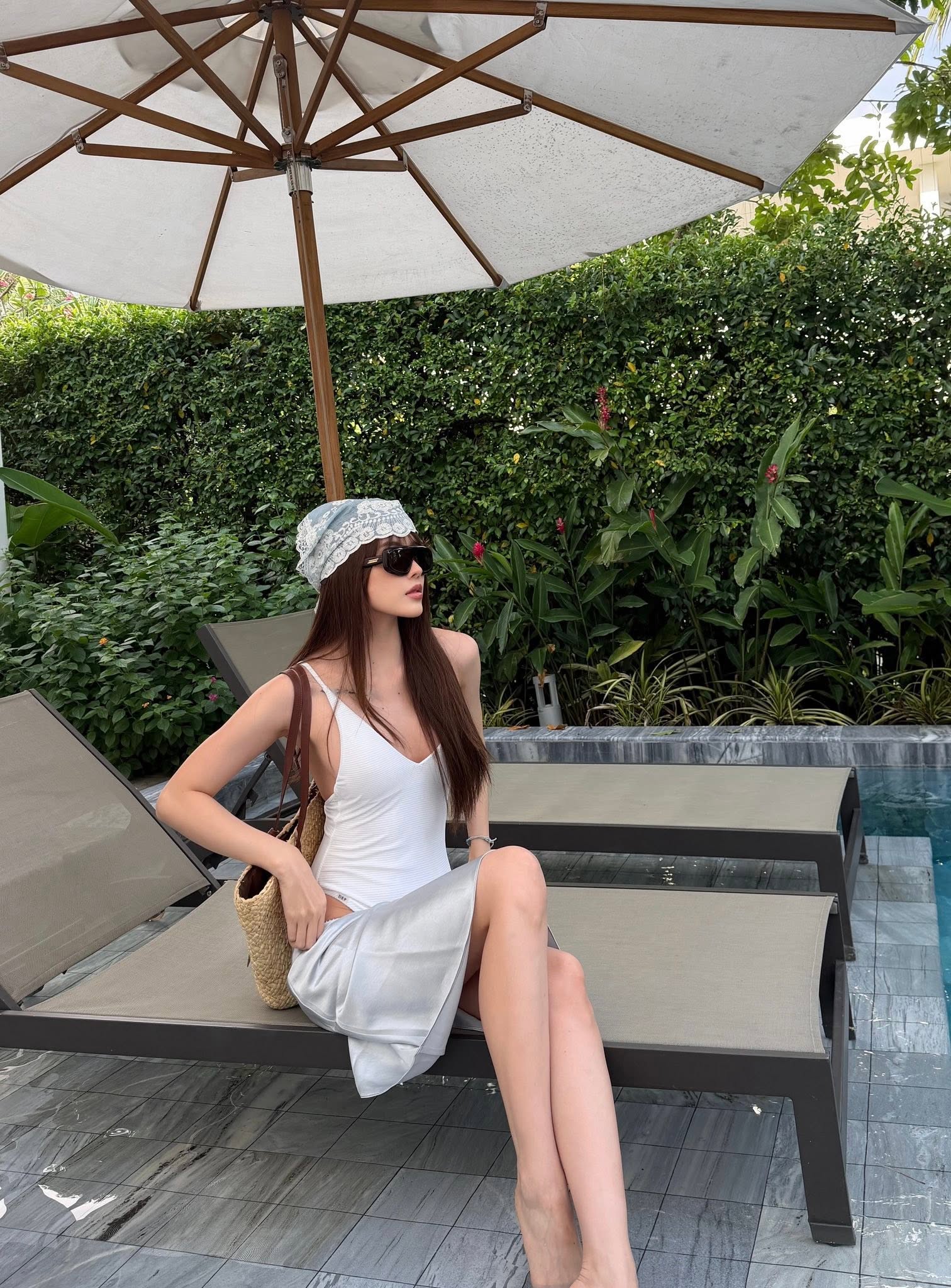 Thiều Bảo Trâm khoe body quyến rũ trong bikini mùa hè năm 2026 - Ảnh 4.