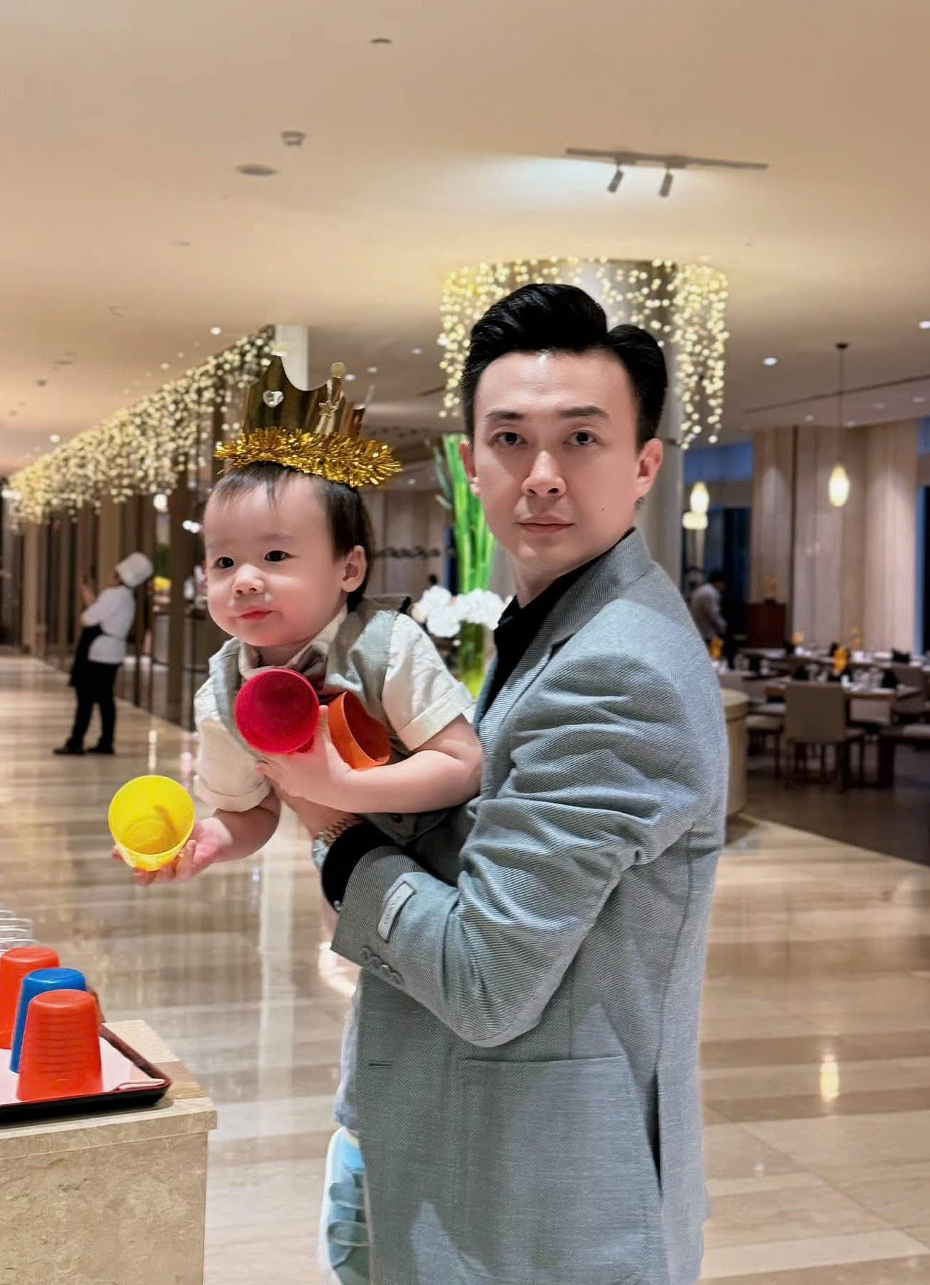 Bố mẹ chồng Lê Âu Ngân Anh - Ảnh 5.