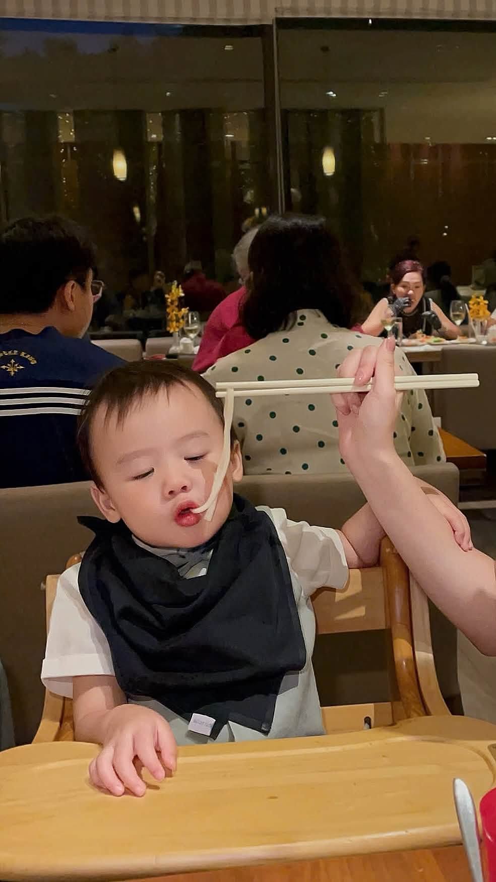 Bố mẹ chồng Lê Âu Ngân Anh - Ảnh 7.