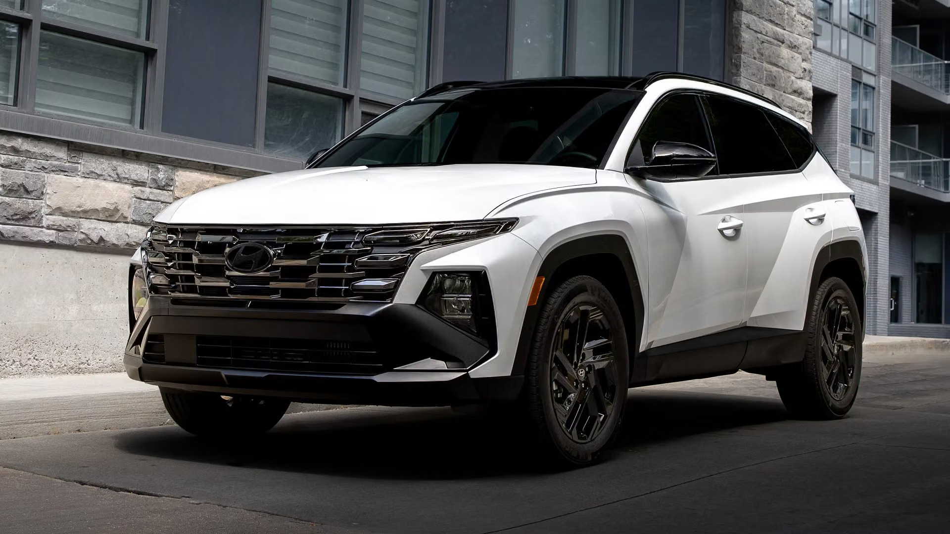 Hyundai Tucson gi&aacute; 900 triệu đồng lắp r&aacute;p ở Việt Nam b&aacute;n ở nước ngo&agrave;i c&oacute; g&igrave; đặc biệt? - Ảnh 1.