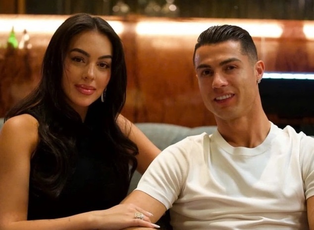 Cristiano Ronaldo ch&iacute;nh thức kết h&ocirc;n - Ảnh 1.