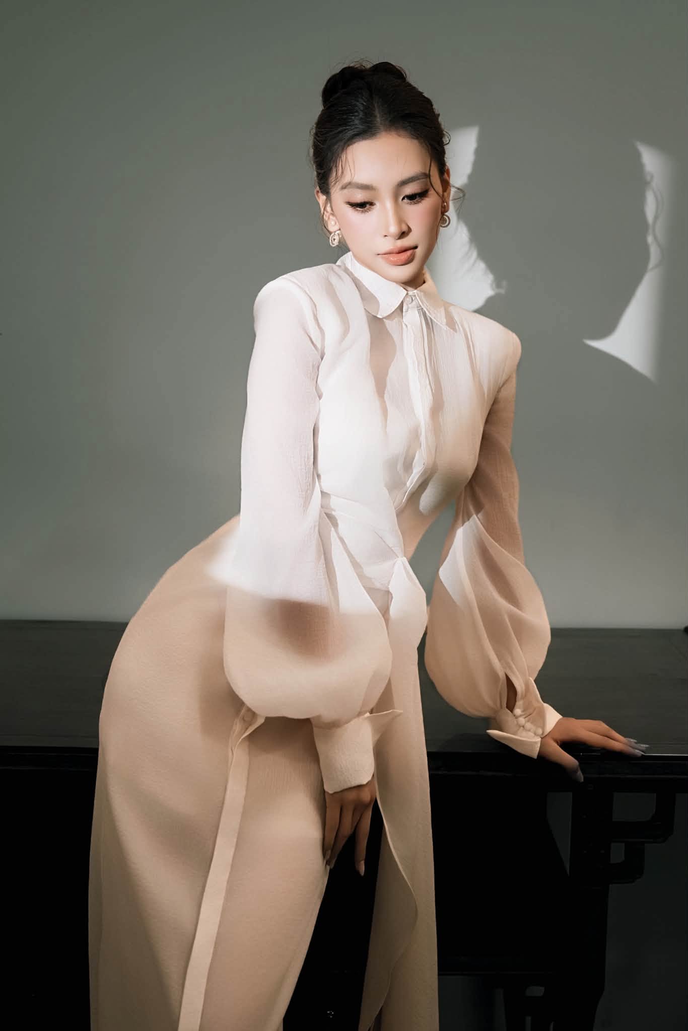 Tin sao 12/8: Nguyễn Văn Chung bất ngờ với con trai, MC Kh&aacute;nh Vy g&acirc;y ch&uacute; &yacute; với phong c&aacute;ch quyến rũ - Ảnh 1.