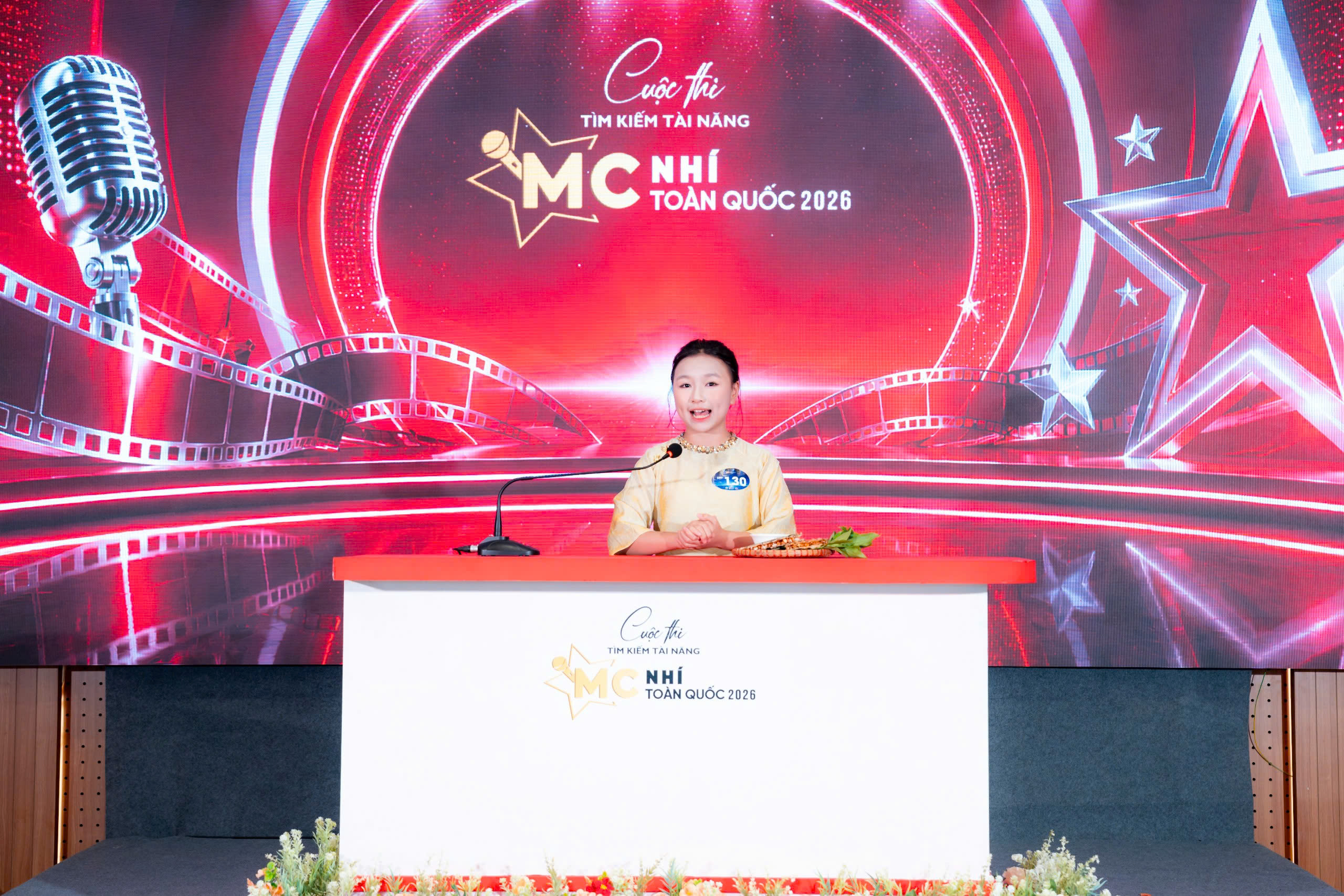 'Chị Kính Hồng' Thanh Hằng: 'Không máy nhắc chữ hay kịch bản, các thí sinh nhí vẫn dẫn rất trôi' - Ảnh 7.