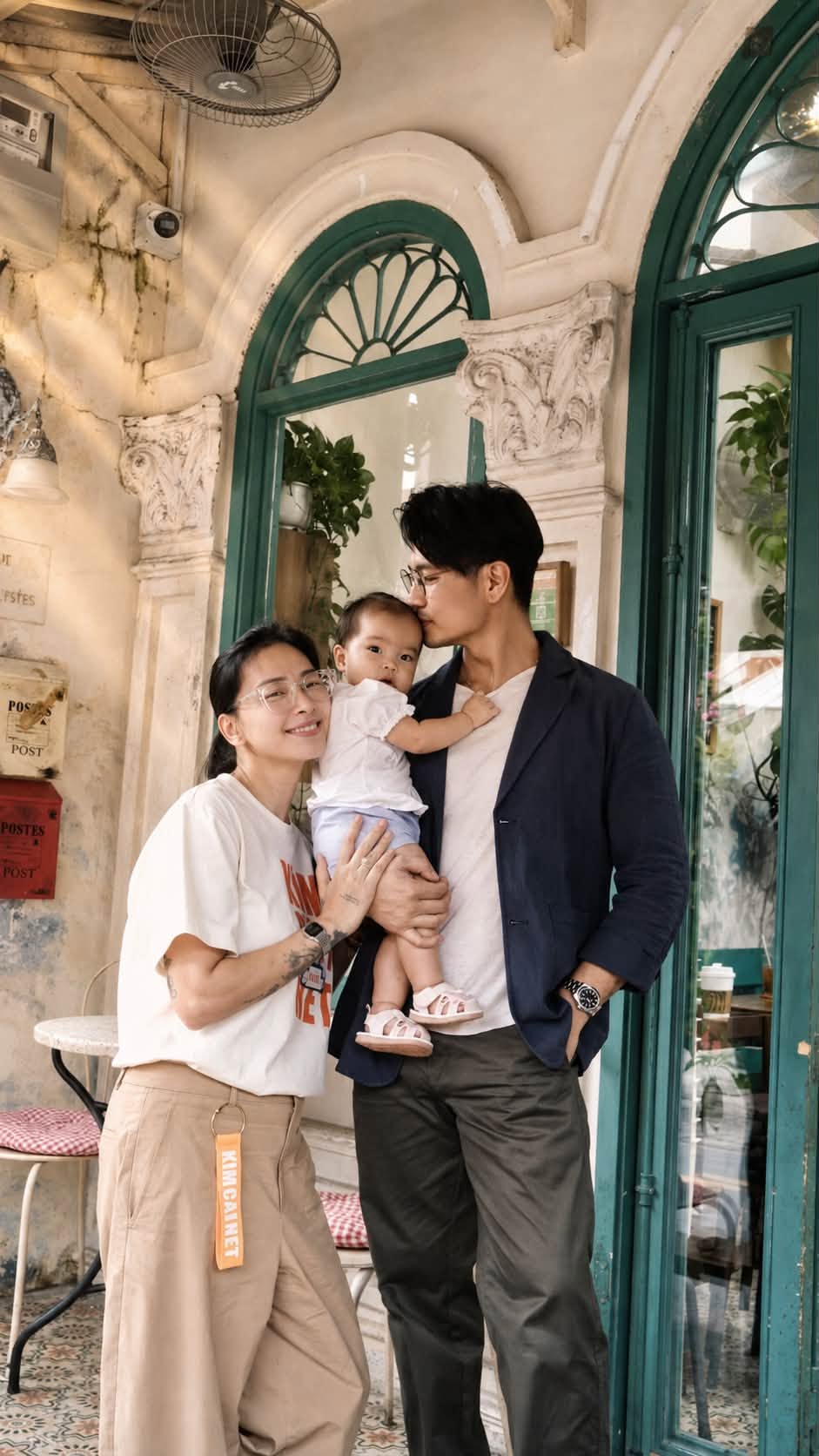 Gia đ&igrave;nh Ng&ocirc; Thanh V&acirc;n g&acirc;y ch&uacute; &yacute; với những khoảnh khắc đ&aacute;ng y&ecirc;u b&ecirc;n b&eacute; Gạo - Ảnh 1.
