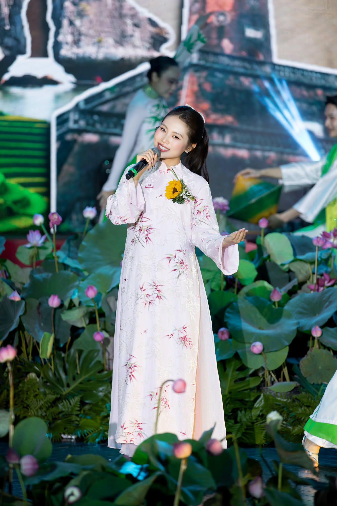 Phương Mỹ Chi - Ảnh 6.
