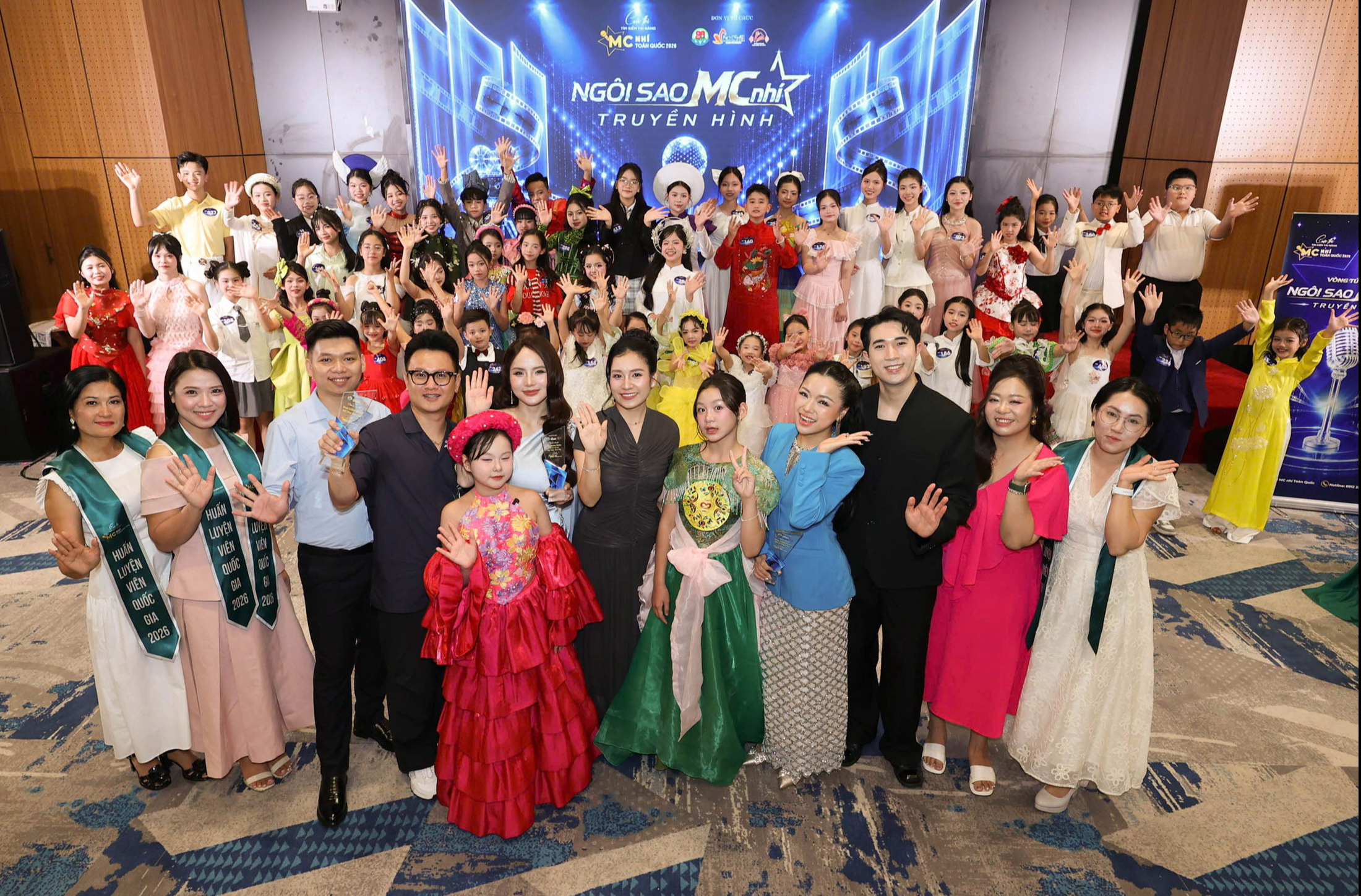 'Chị Kính Hồng' Thanh Hằng: 'Không máy nhắc chữ hay kịch bản, các thí sinh nhí vẫn dẫn rất trôi' - Ảnh 8.