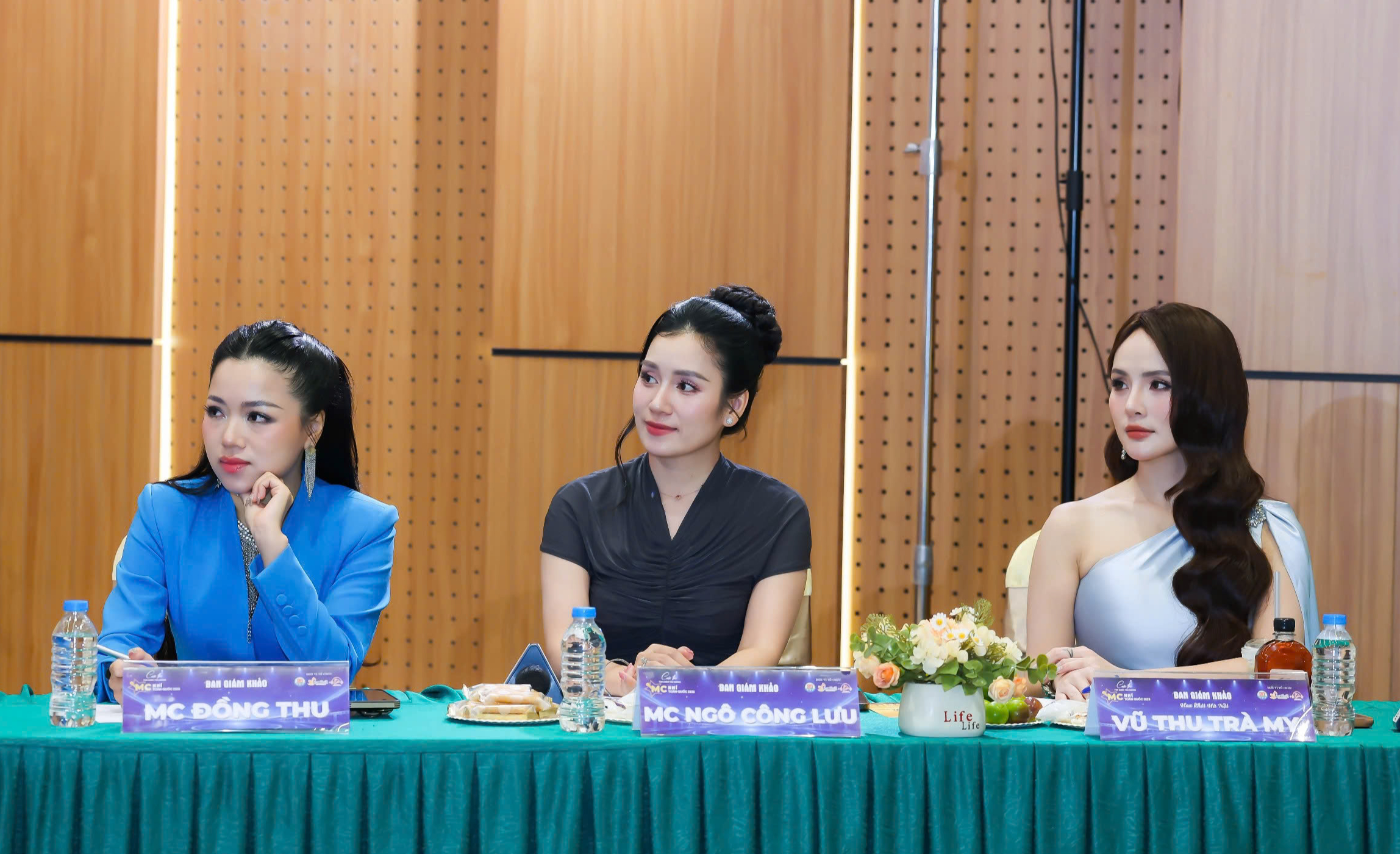 'Chị Kính Hồng' Thanh Hằng: 'Không máy nhắc chữ hay kịch bản, các thí sinh nhí vẫn dẫn rất trôi' - Ảnh 1.