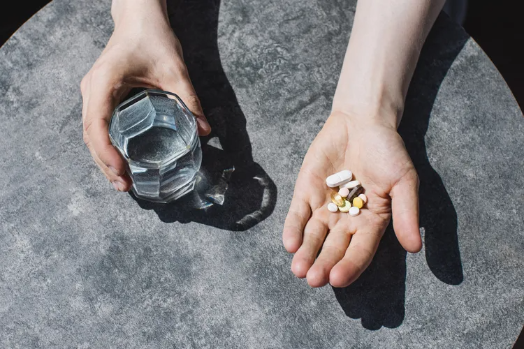 Uống vitamin D cả năm m&agrave; vẫn thiếu: H&oacute;a ra t&ocirc;i đ&atilde; sai ngay từ bước đầu ti&ecirc;n - Ảnh 1.