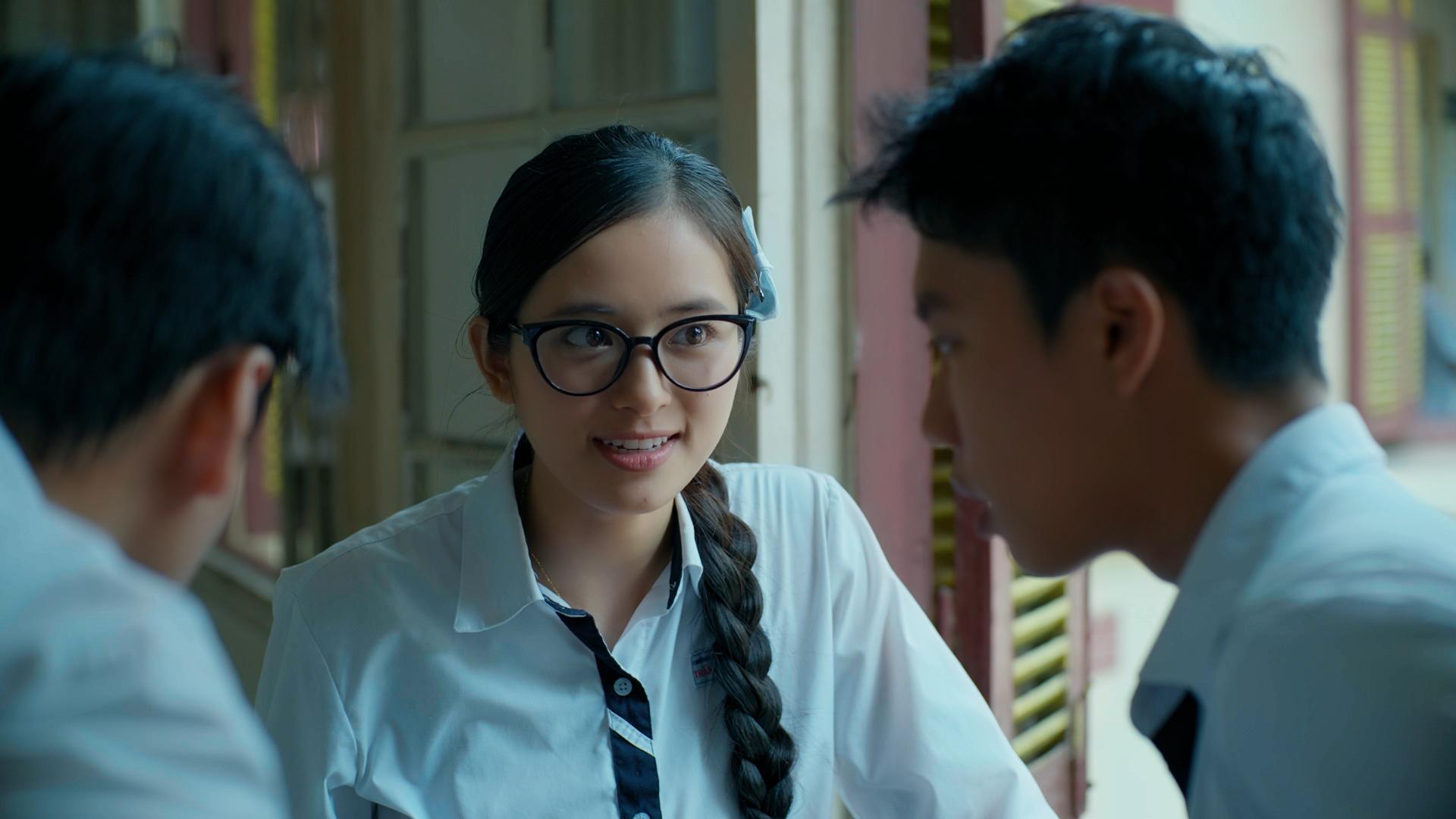 Nhan sắc đời thường của nữ diễn vi&ecirc;n đang g&acirc;y sốt phim M&ugrave;a h&egrave; năm ấy - Ảnh 1.