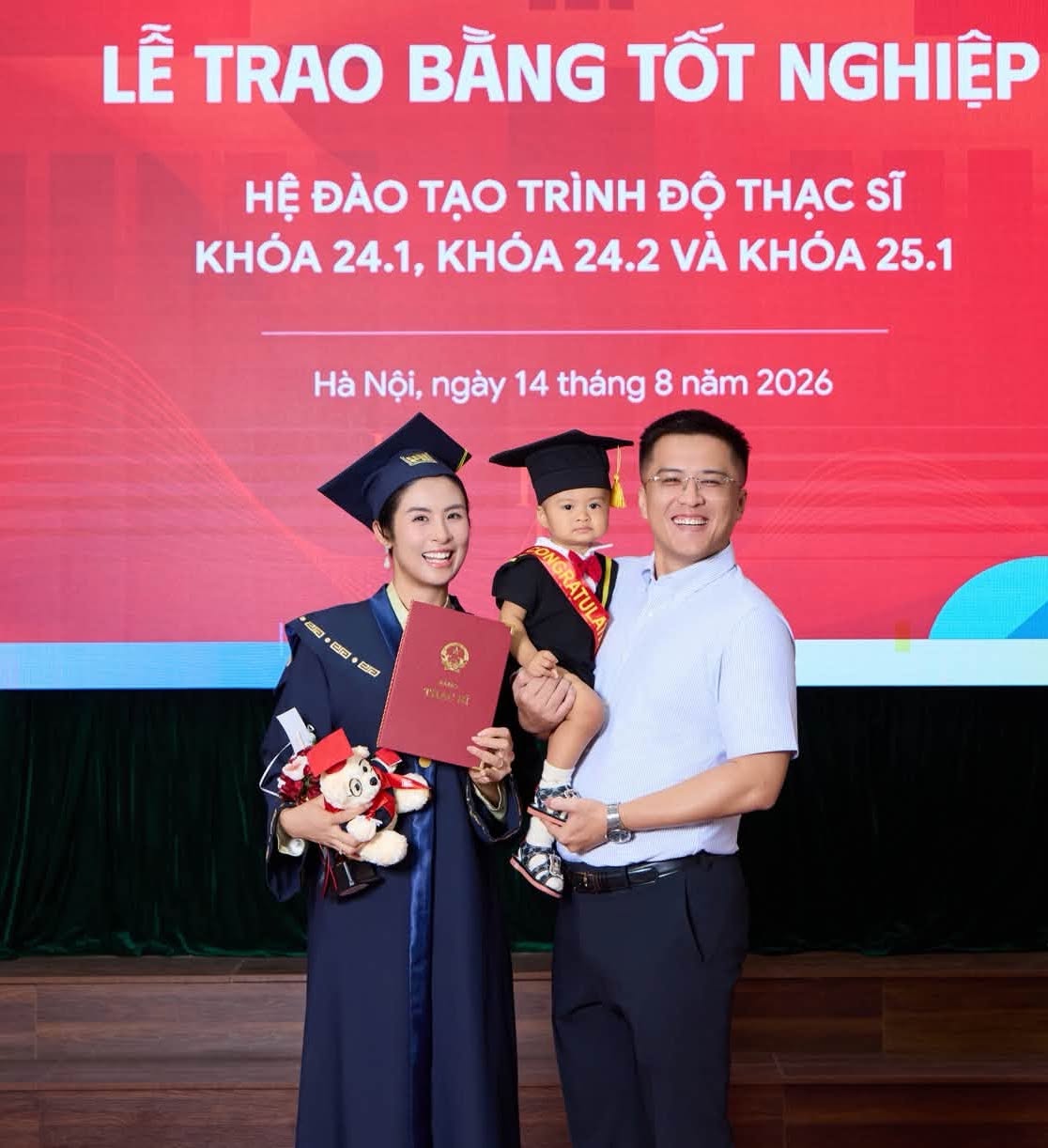 Ngọc H&acirc;n nhận bằng Thạc sĩ c&ugrave;ng con trai Pi: Khoảnh khắc đ&aacute;ng nhớ trong sự nghiệp - Ảnh 6.