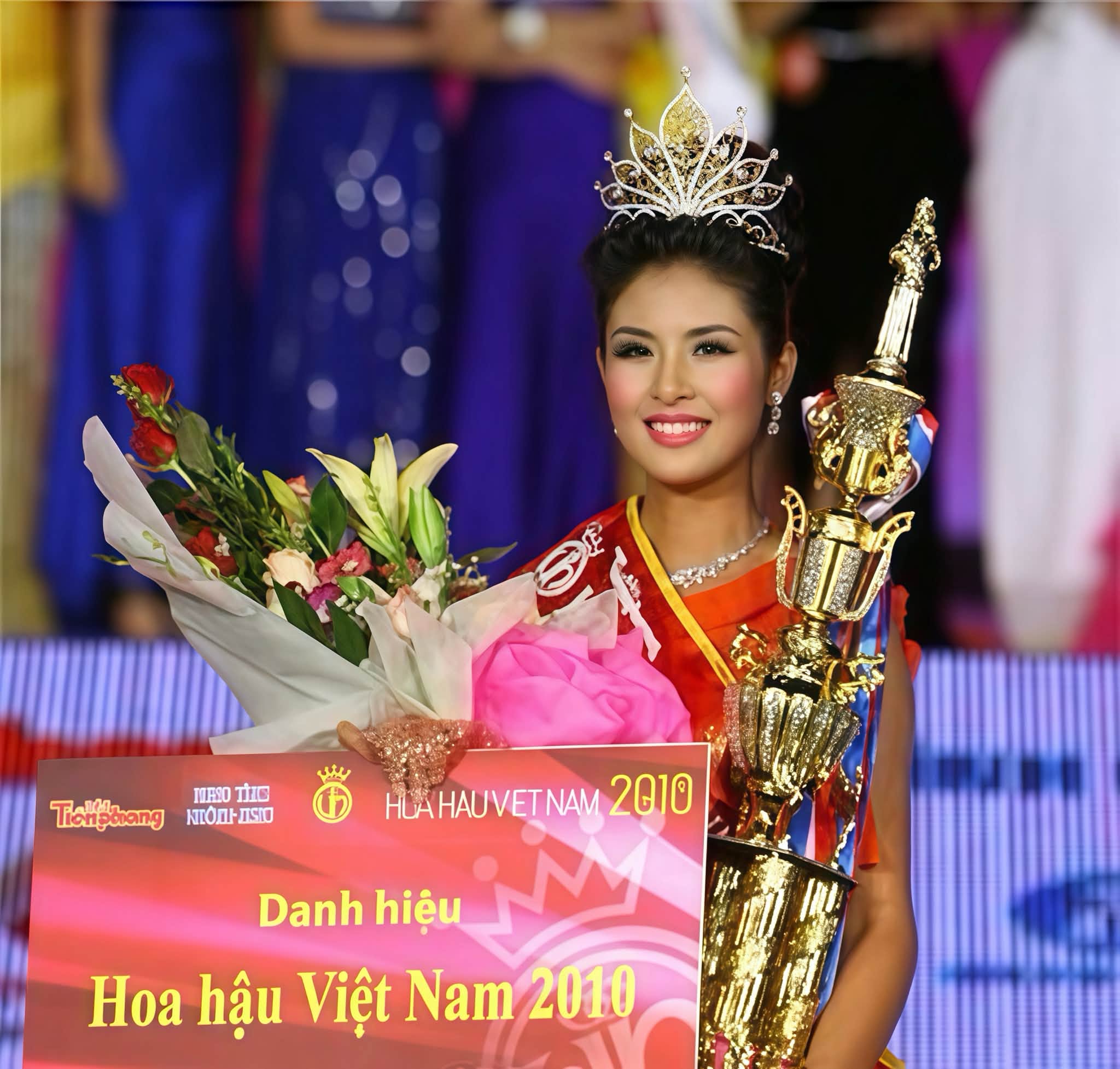 Ngọc H&acirc;n nhận bằng Thạc sĩ c&ugrave;ng con trai Pi: Khoảnh khắc đ&aacute;ng nhớ trong sự nghiệp - Ảnh 1.