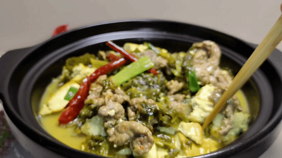 Món ăn này có rau, thịt và đậu, hương vị chua ngọt đậm đà, nghĩ thôi đã thấy thèm! - Ảnh 1.