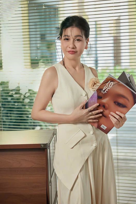 Hari Won rạng rỡ b&ecirc;n Trấn Th&agrave;nh, ca sĩ T&ugrave;ng Dương sắp ra mắt sản phẩm &acirc;m nhạc mới - Ảnh 4.
