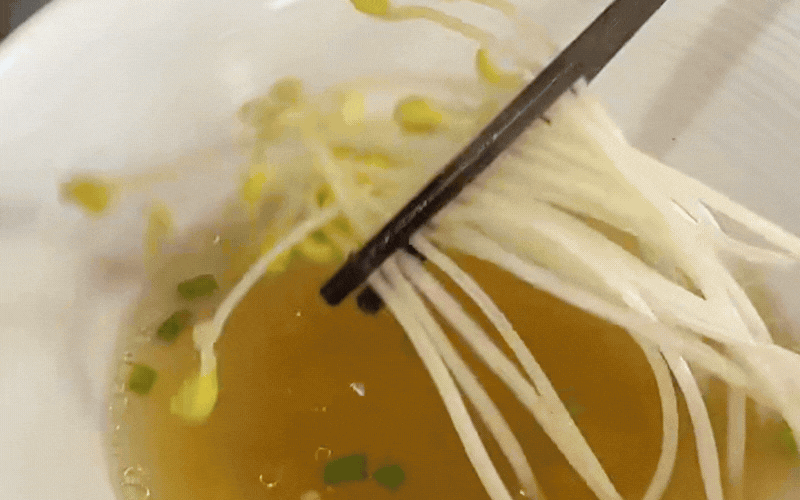 Thịt heo nấu kiểu này lạ mà ngon: Chua cay, mềm mướt, ăn với cơm hay bún đều "hết sảy"- Ảnh 12.
