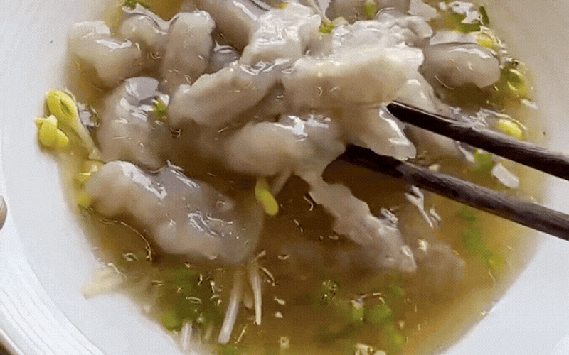 Thịt heo nấu kiểu này lạ mà ngon: Chua cay, mềm mướt, ăn với cơm hay bún đều "hết sảy"- Ảnh 1.
