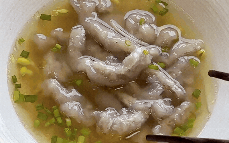 Thịt heo nấu kiểu này lạ mà ngon: Chua cay, mềm mướt, ăn với cơm hay bún đều "hết sảy"- Ảnh 14.