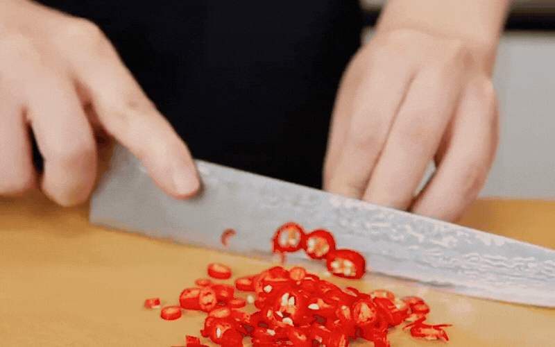 Đừng chỉ dùng tía tô để ăn kèm: Thêm một nắm vào chảo tôm, món quen thuộc bỗng thơm nức và hao cơm bất ngờ- Ảnh 4.